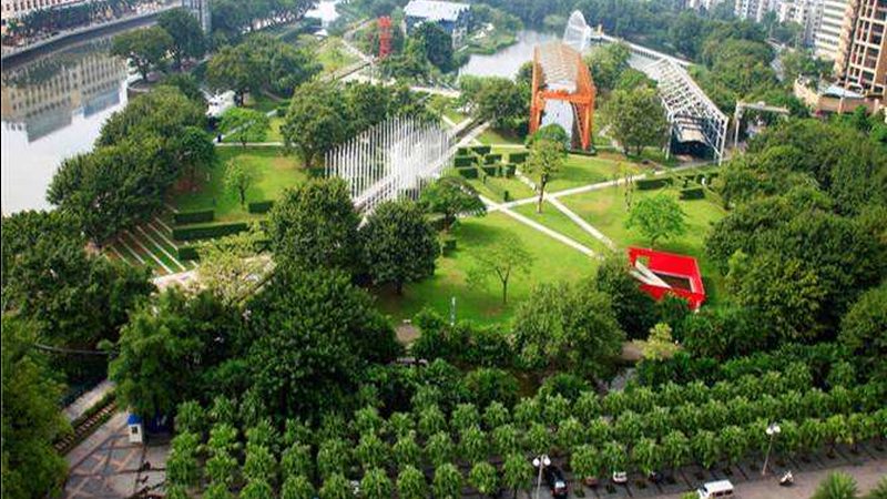 高速公路绿化隔离带植物配置：科学规划，生态和谐**